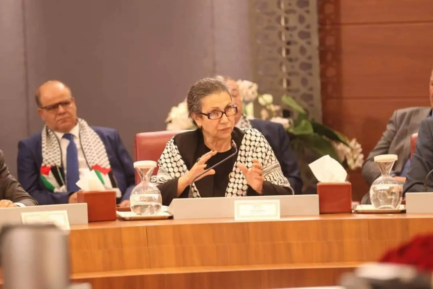 مرشحة انتخابات الرئاسة لويزة حنون خلال لقاء نظمه الرئيس تبون مع الأحزاب (إعلام الحزب)