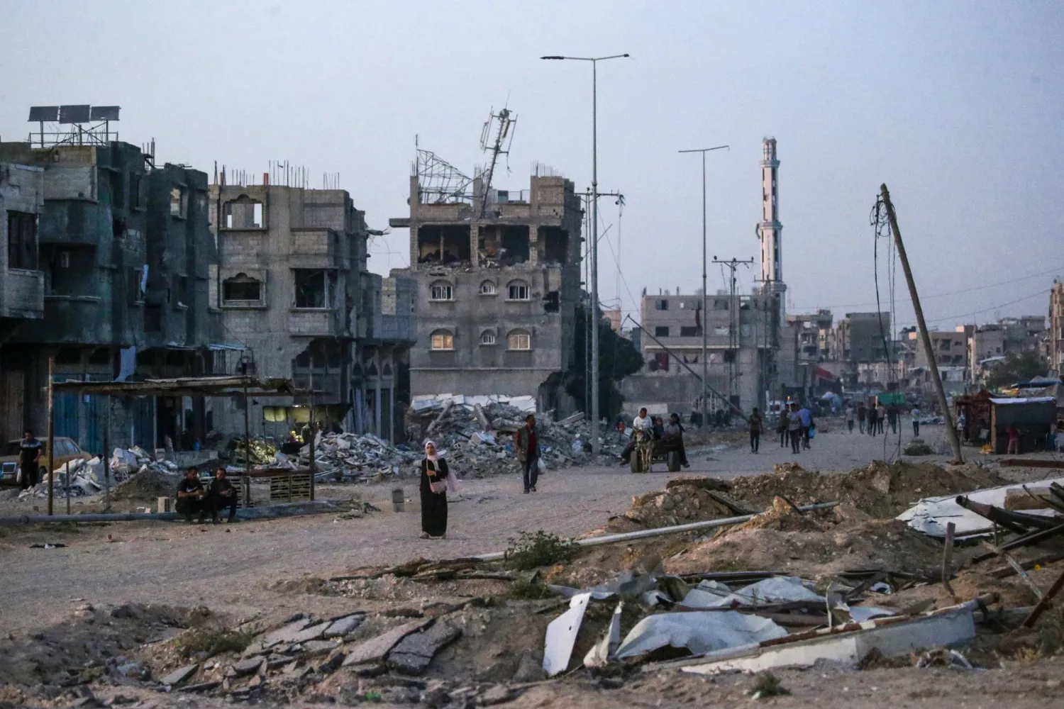 مبانٍ مدمرة في جنوب قطاع غزة (إ.ب.أ)