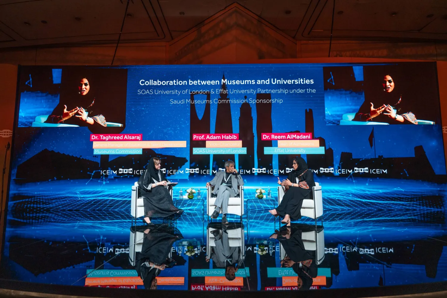 احتضنت المنصة الرئيسية وغرف ورشات العمل نقاشات علمية سخية حول القطاع (هيئة المتاحف)