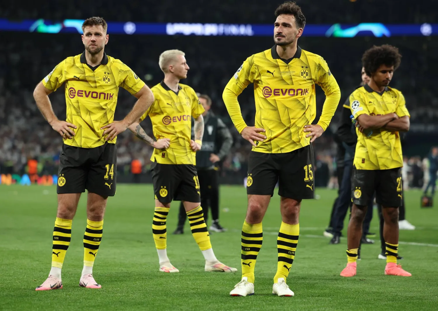 حالة من الحزن اكتست لاعبي دورتموند أمس (إ.ب.أ)