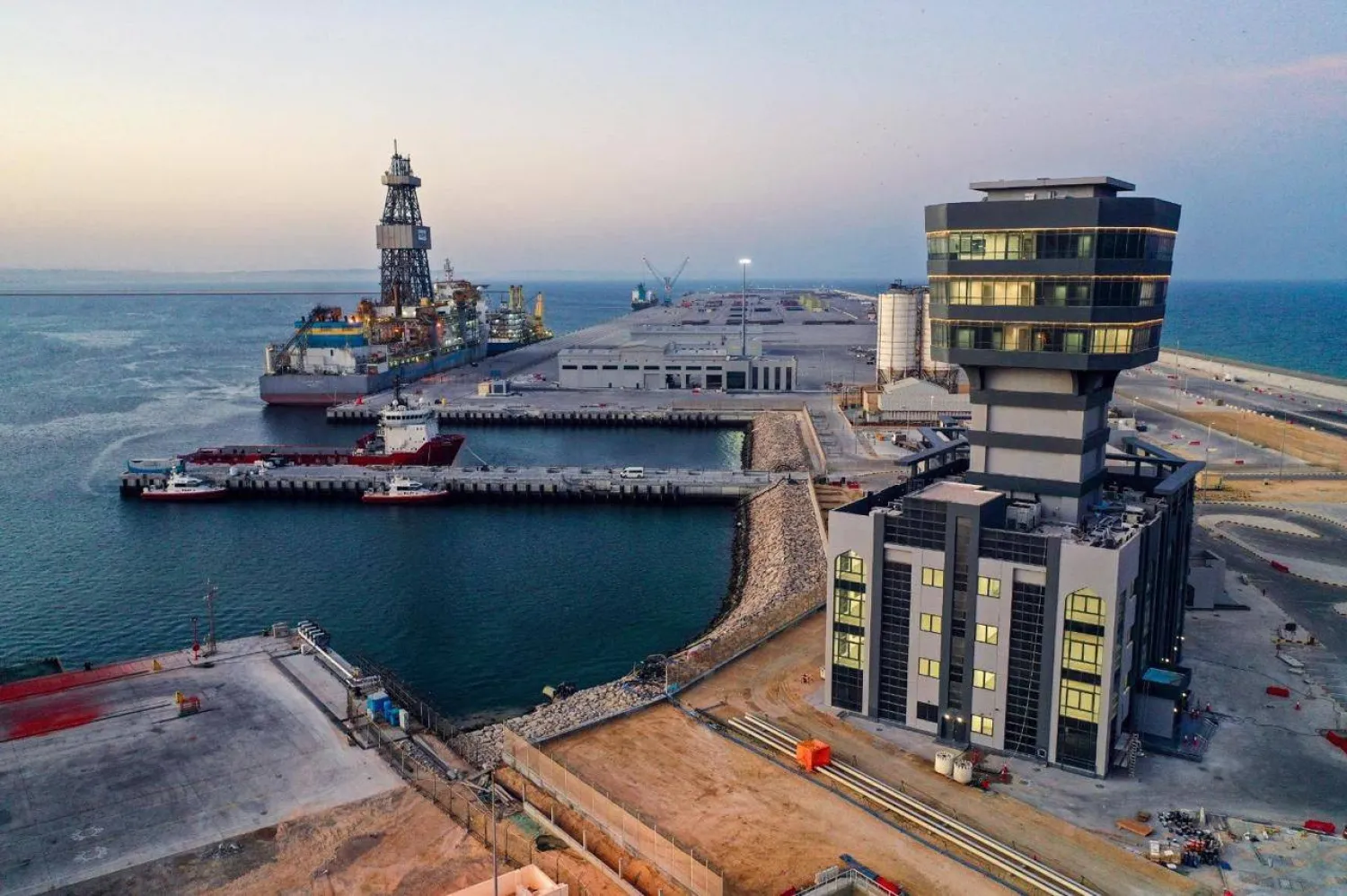 أحد موانئ سلطنة عمان (حساب وكالة الأنباء العمانية على منصة «إكس»)