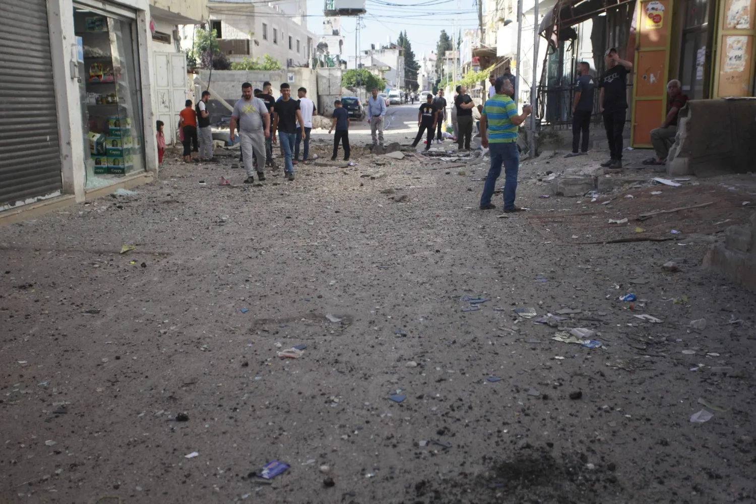 01 June 2024, Palestinian Territories, Nablus: Palestinians inspect the destruction after the military operation carried out by the Israeli army in the Balata refugee camp near the city of Nablus in the West Bank. Photo: Mohammed Nasser/APA Images via ZUMA Press Wire/dpa