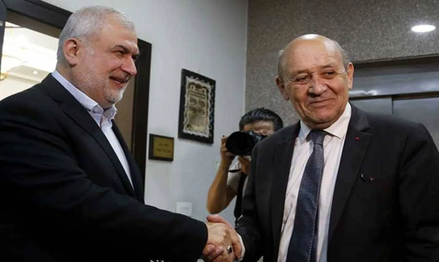 رئيس كتلة «حزب الله» البرلمانية النائب محمد رعد مستقبلاً لودريان (المركزية)