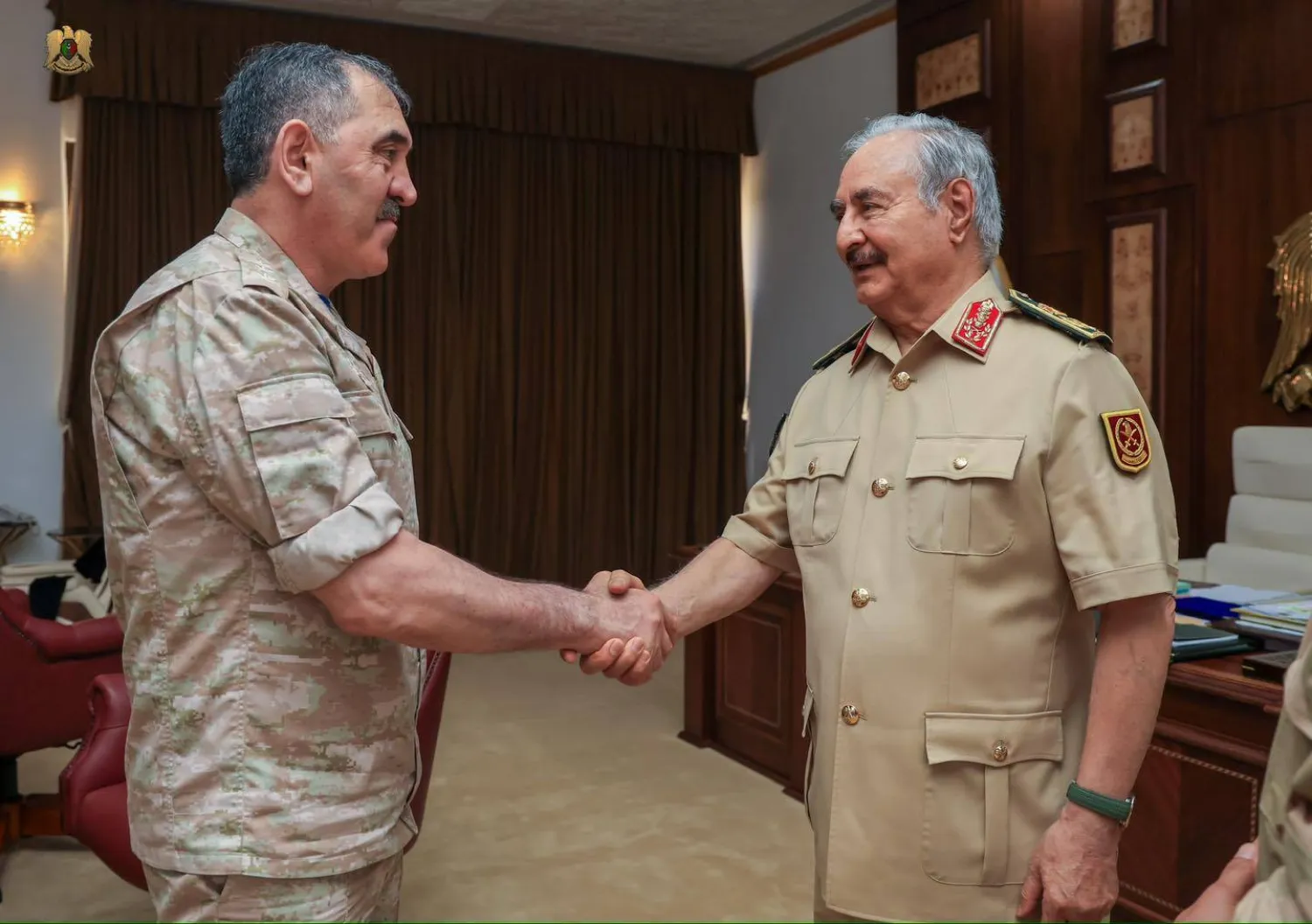 اجتماع حفتر مع نائب وزير الدفاع الروسي (الجيش الوطني)