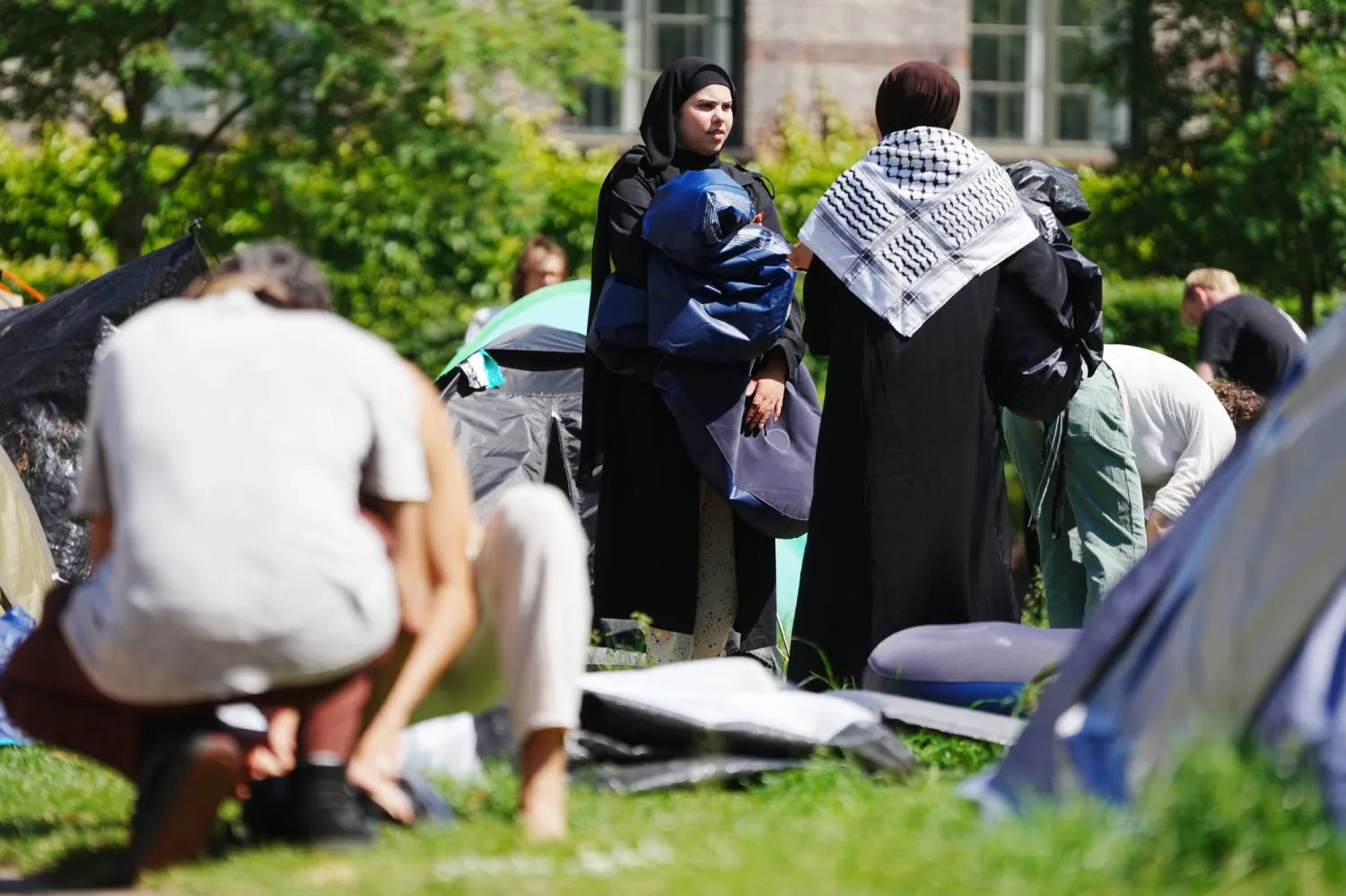 طلاب الجامعة داخل الحرم الجامعي (إ.ب.أ)