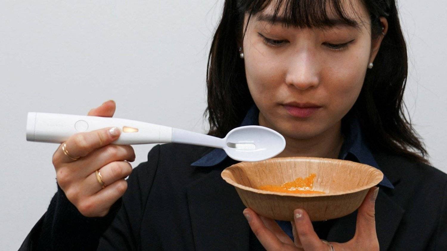 Electric Spoon that Makes Food Taste Saltier Goes on Sale