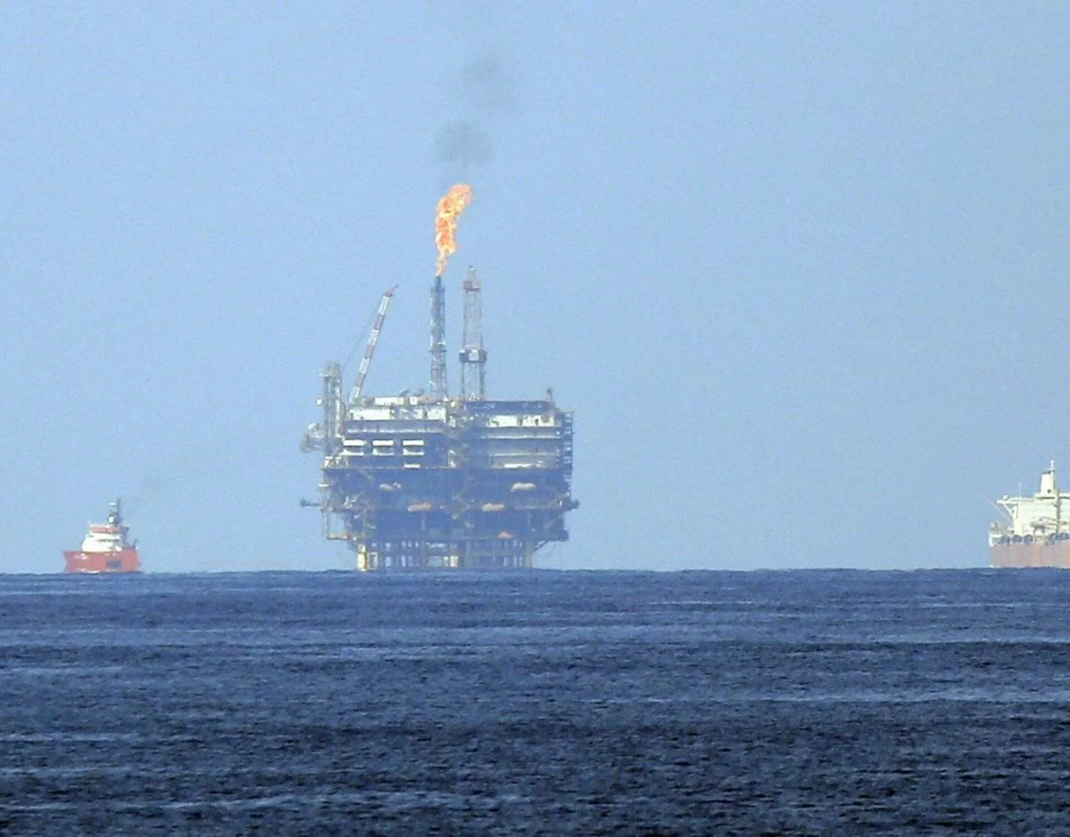 منصة غاز في المياه البحرية المصرية (أ.ب)