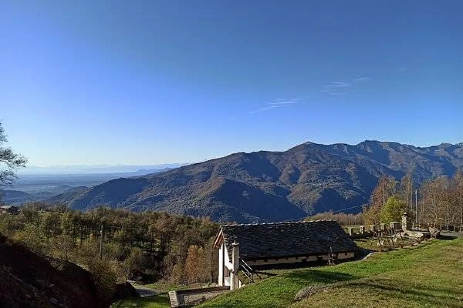 صورة من قرية إنغريا الإيطالية (متداولة)