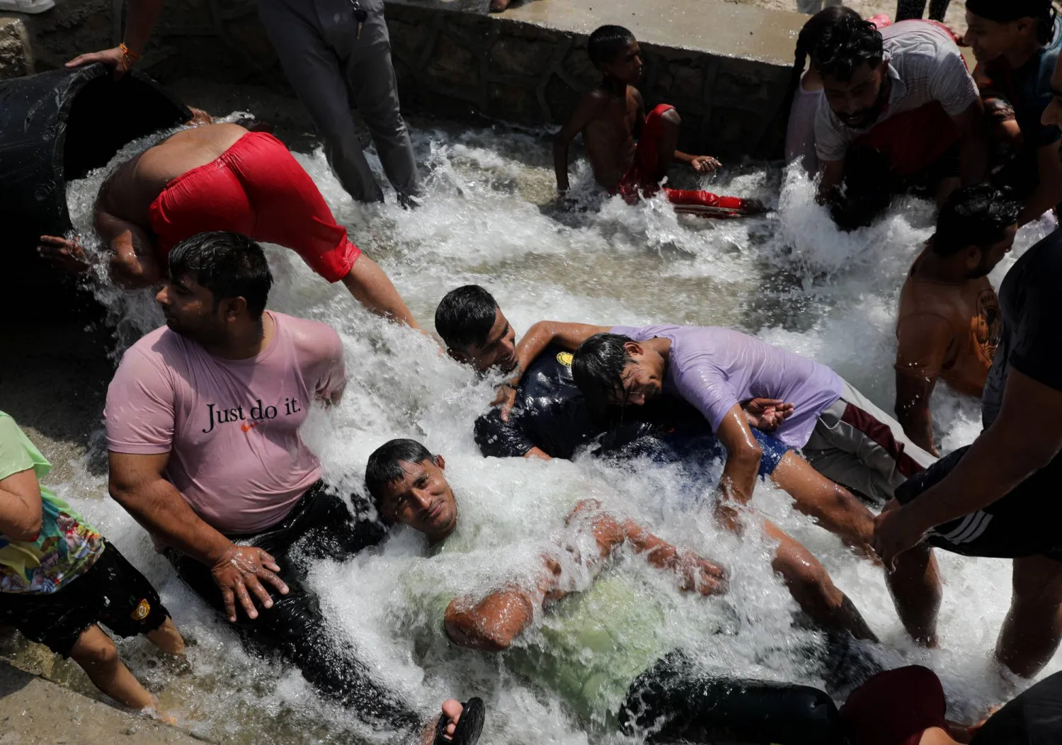 رصد أكثر من 5000 حالة إصابة بضربة شمس في ولاية ماديا براديش بوسط الهند وحدها (أ.ب)
