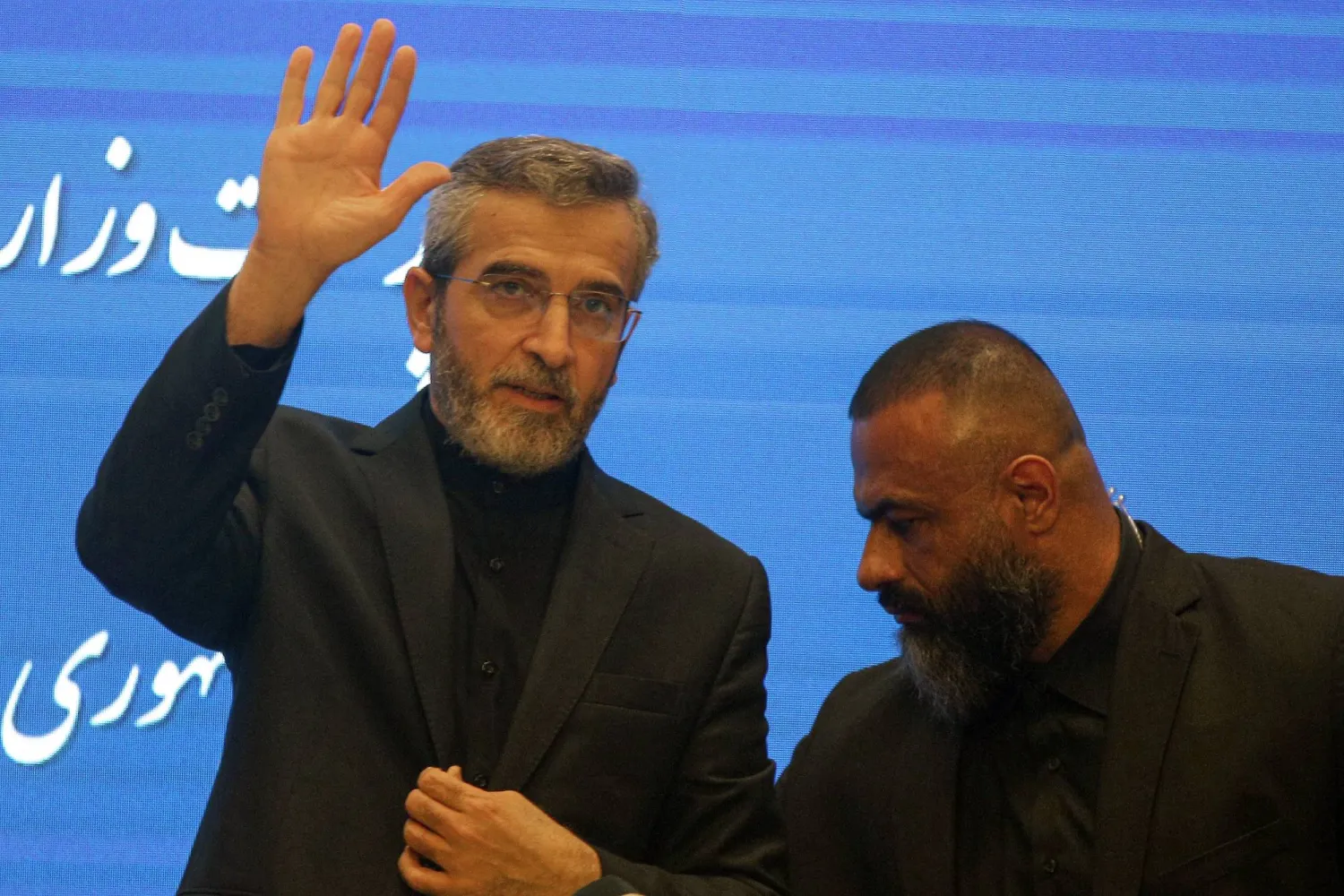 وزير الخارجية الإيراني بالإنابة علي باقري كني خلال زيارته سفارة بلاده في بيروت (د.ب.أ)