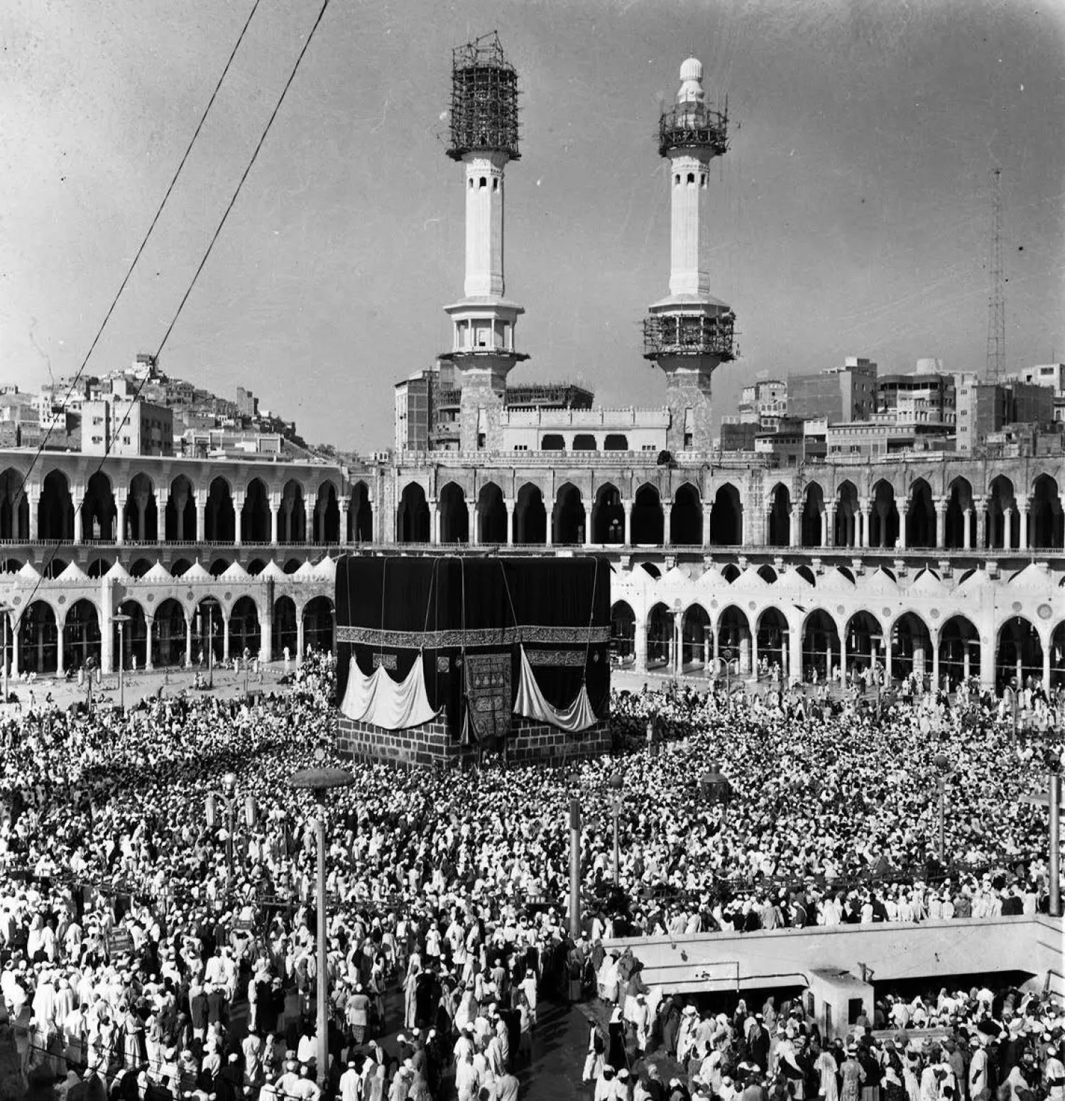 وثَّقت الأديبة المصرية عائشة عبد الرحمن «بنت الشاطئ» رحلاتها إلى السعودية منذ عام 1951م (واس)