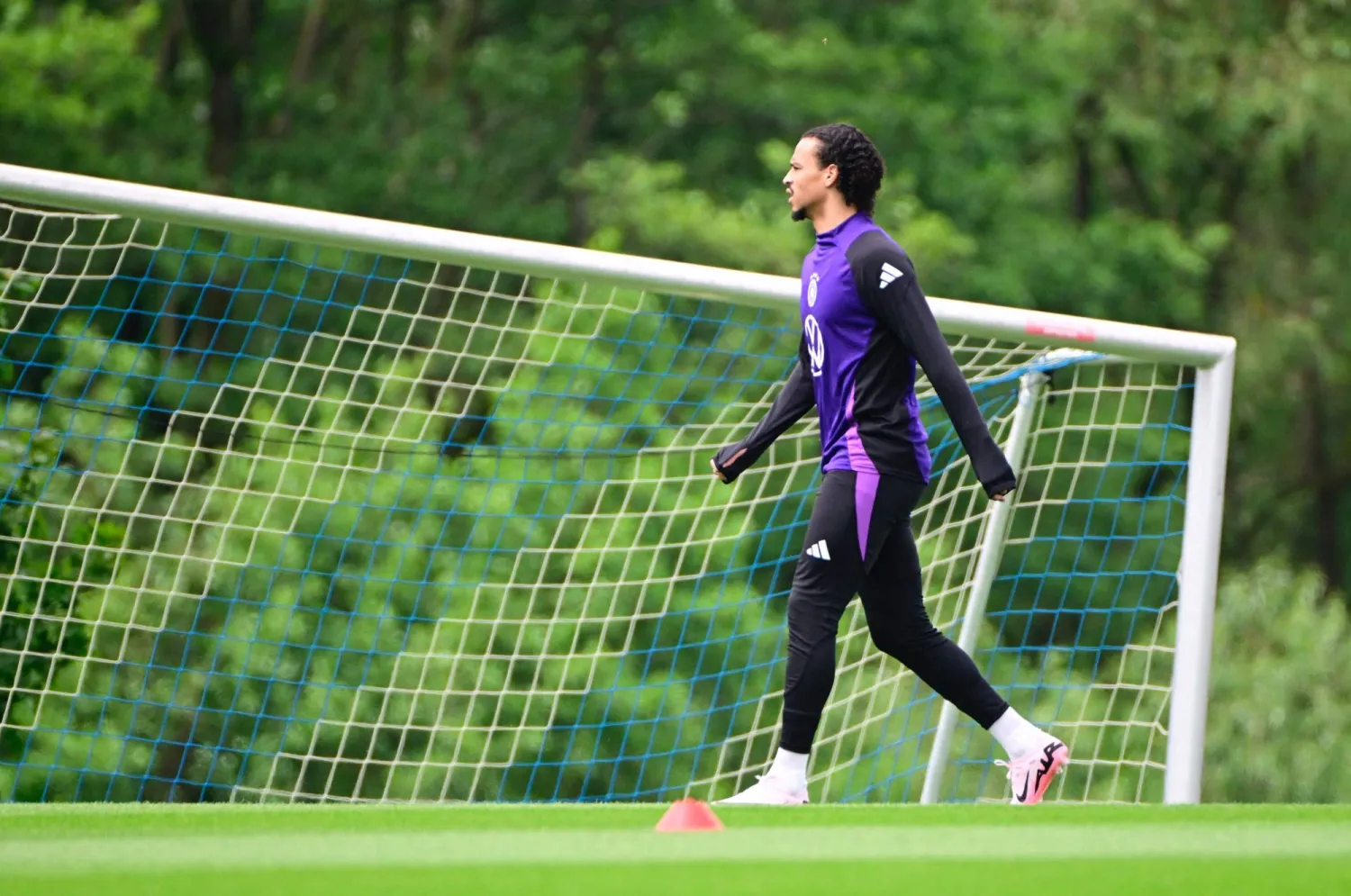 ليروي ساني في تدريبات منتخب ألمانيا استعداداً لليورو (أ.ف.ب)