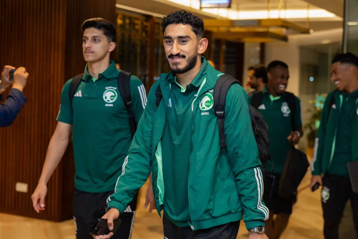 جانب من وصول الأخضر للعاصمة إسلام أباد أمس (المنتخب السعودي)
