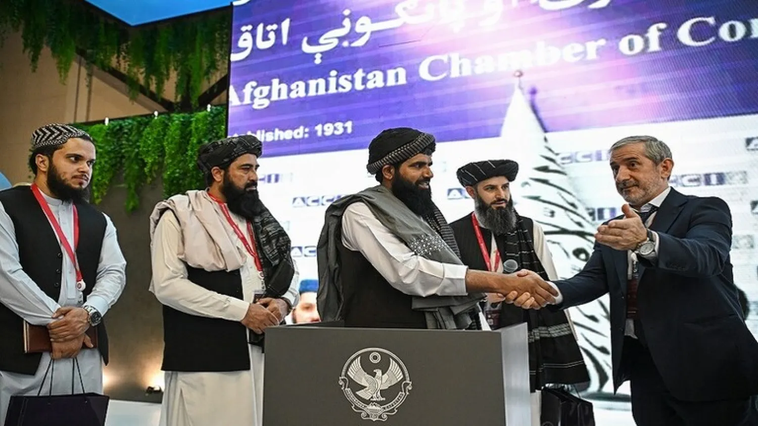 صورة نشرتها وكالة «سبوتنيك» الحكومية الروسية مع خبر وصول وفد الحركة إلى «منتدى بطرسبرغ الاقتصادي»