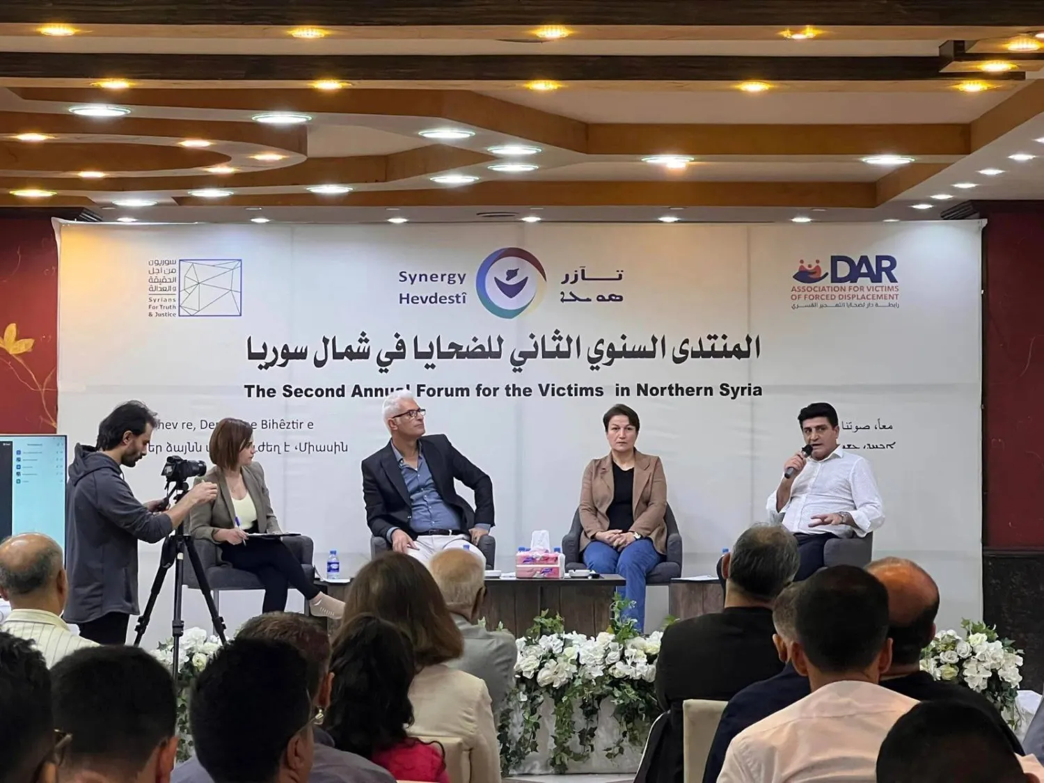 «رابطة تآزر للضحايا» التي تعمل في شمال شرقي سوريا نظمت منتدىً ثانياً للضحايا بمدينة القامشلي في أكتوبر 2023 ونسقت اللقاءات بين عائلات المفقودين والجمعيات المحلية لتوحيد جهود البحث عن المفقودين (الشرق الأوسط)