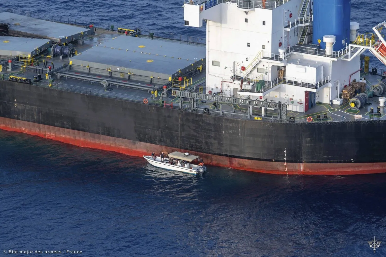 Husiler tarafından saldırıya uğrayan bir tanker (Arşiv-AP)