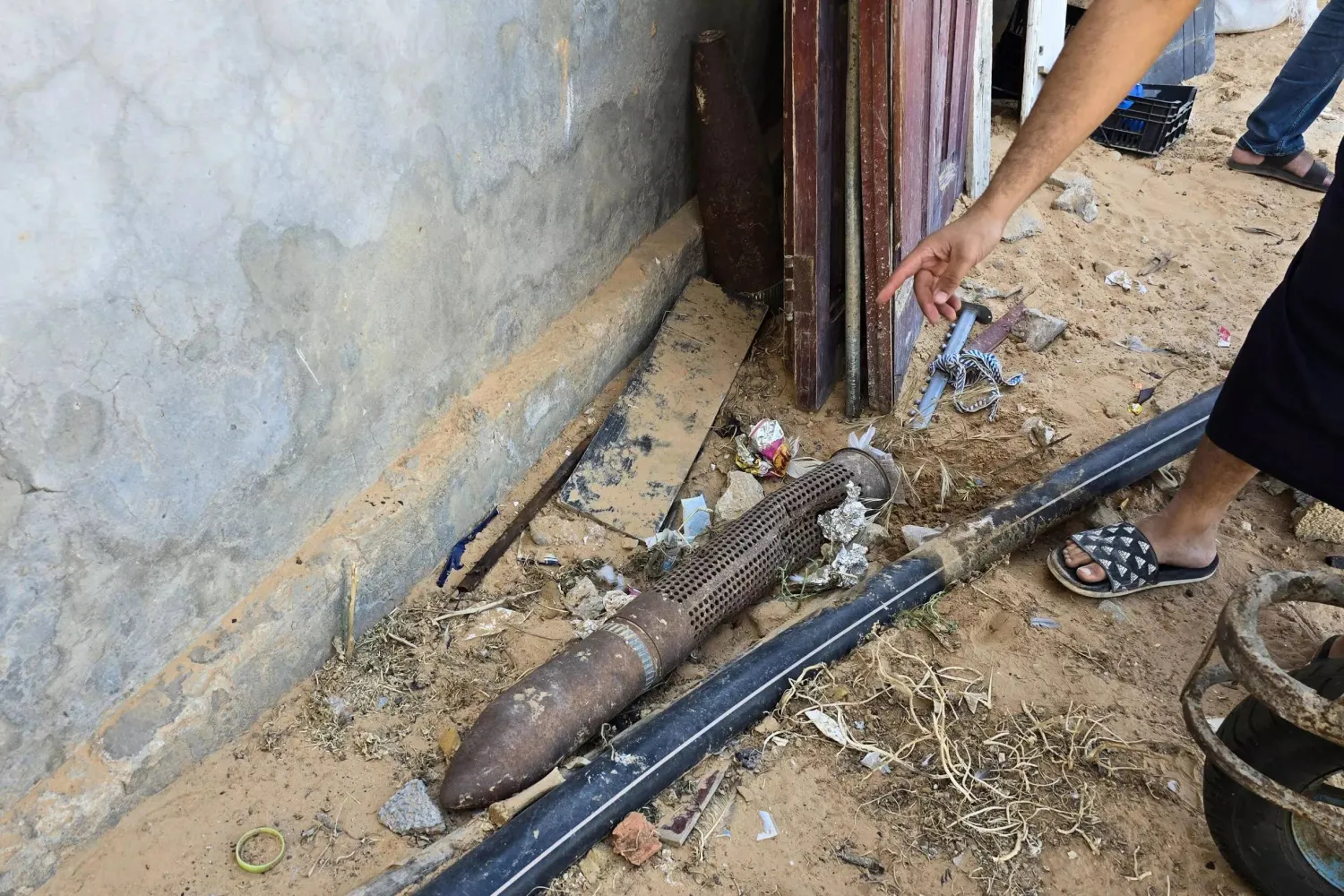 Some 36 percent of Libya's areas which had been littered with mines and ordnance have been cleared, according to the UN mission in Libya, but another 436 million square meters (about 108,000 acres) remain unswept. Mahmud TURKIA / AFP
