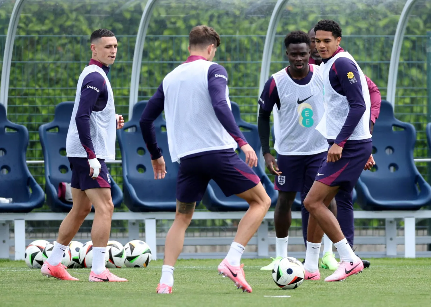 منتخب إنجلترا أبرز المرشحين للقب اليورو (رويترز)