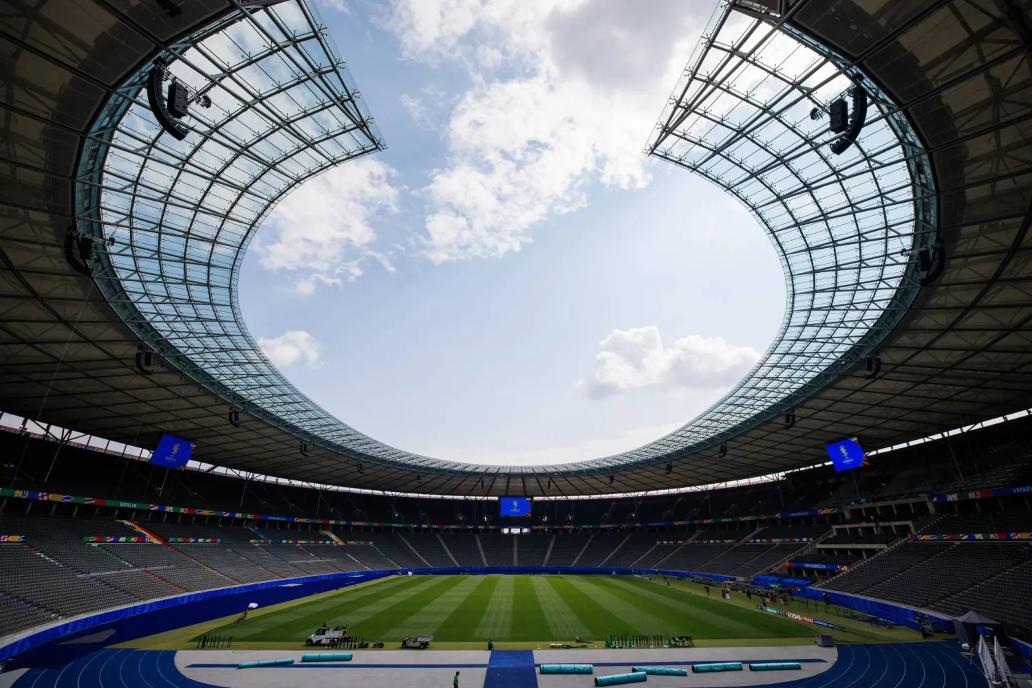 الملعب الأوليمبي في برلين أحد الملاعب العشرة التي ستستضيف اليورو (إ.ب.أ)