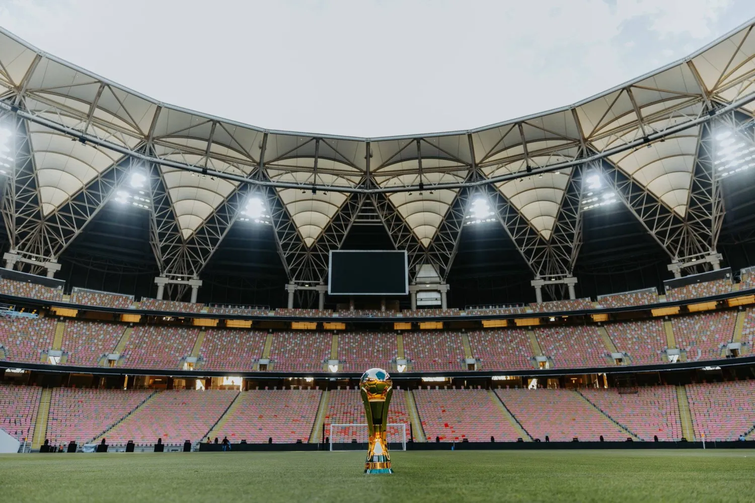 تشهد البطولة مشاركة 32 فريقاً في النسخة المقبلة (الشرق الأوسط)