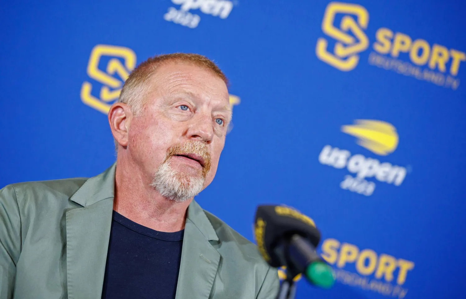 بوريس بيكر قلق على التنس الألماني (د.ب.أ)