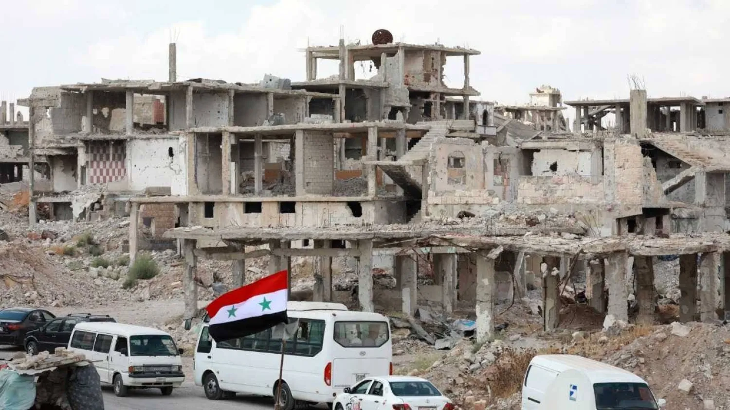 مقتل شخصين جراء انفجار سيارة تقل مسلحين موالين لإيران في دير الزور (أ.ف.ب)