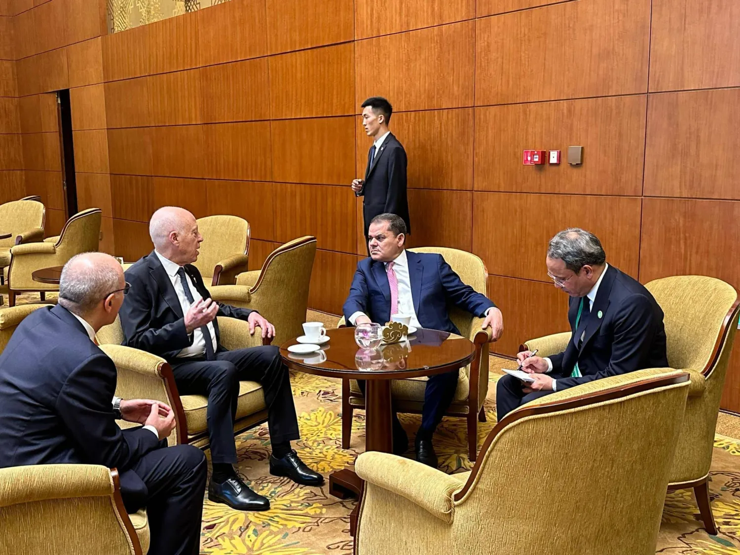 لقاء الدبيبة والرئيس التونسي فى بكين الشهر الماضي (حكومة الوحدة)