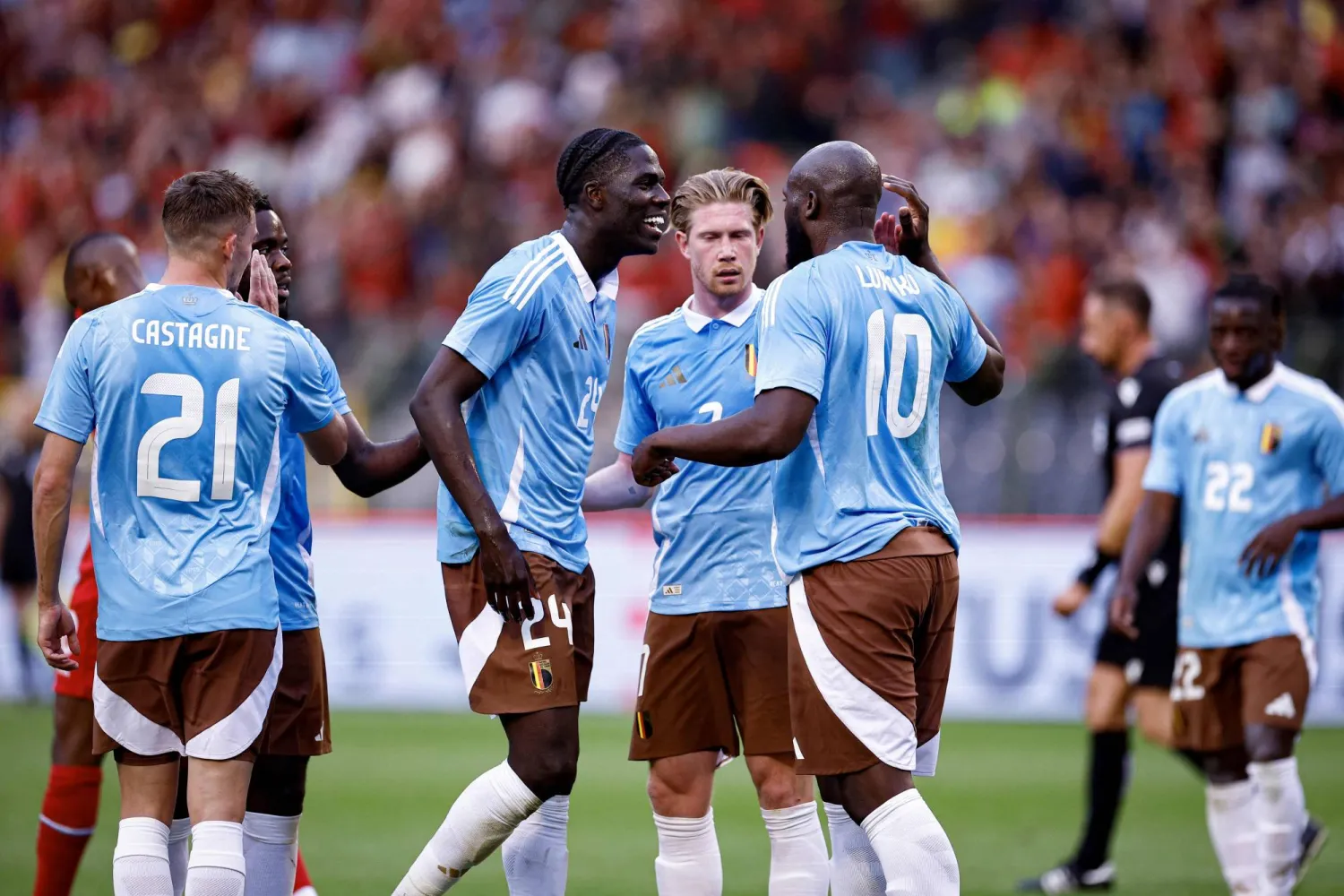 دي بروين ولوكاكو لا يزالان في الفريق الذي يضمّ كثيراً من الوجوه الجديدة (أ.ف.ب)