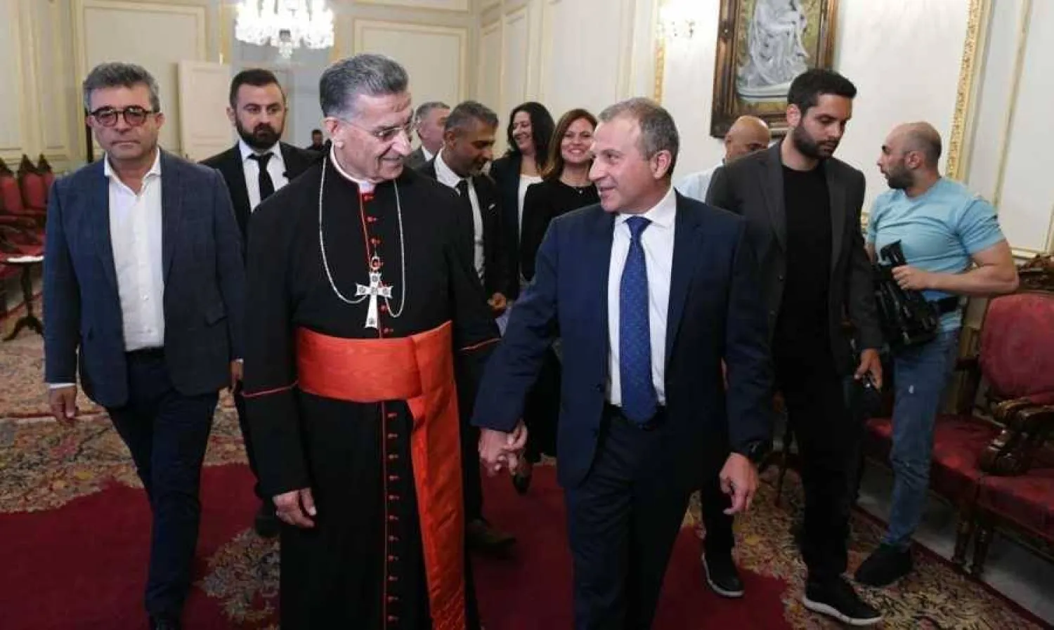 الراعي مستقبلاً باسيل في بكركي (المركزية)