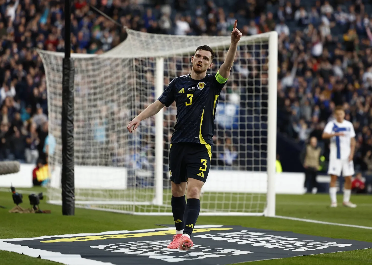 أندرو روبرتسون (رويترز)