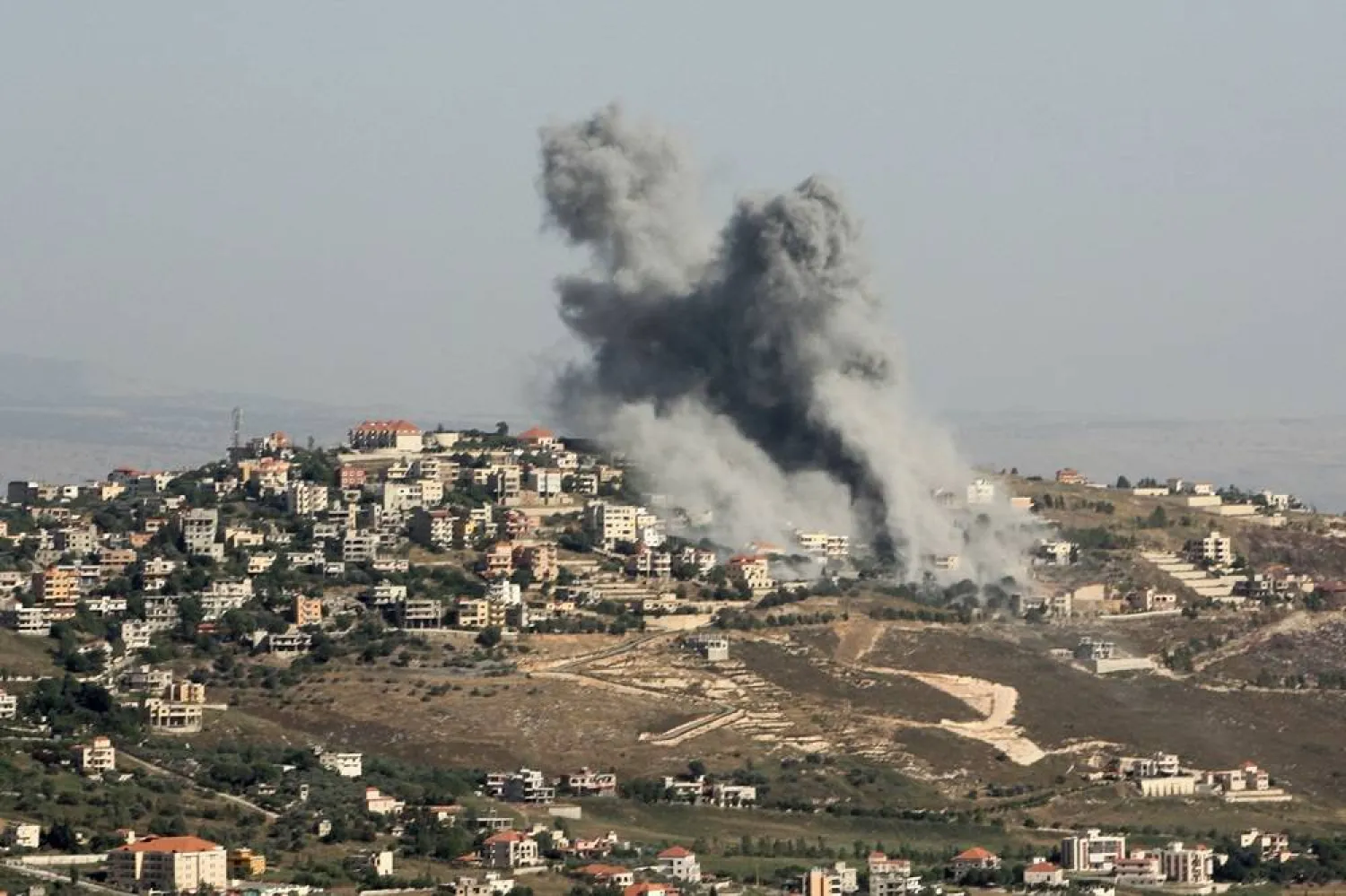  Smoke billows from the site of an Israeli airstrike on the southern Lebanese village of Khiam near the border on June 8, 2024 amid ongoing cross-border tensions as fighting continues between Israel and Hamas in Gaza. (AFP)