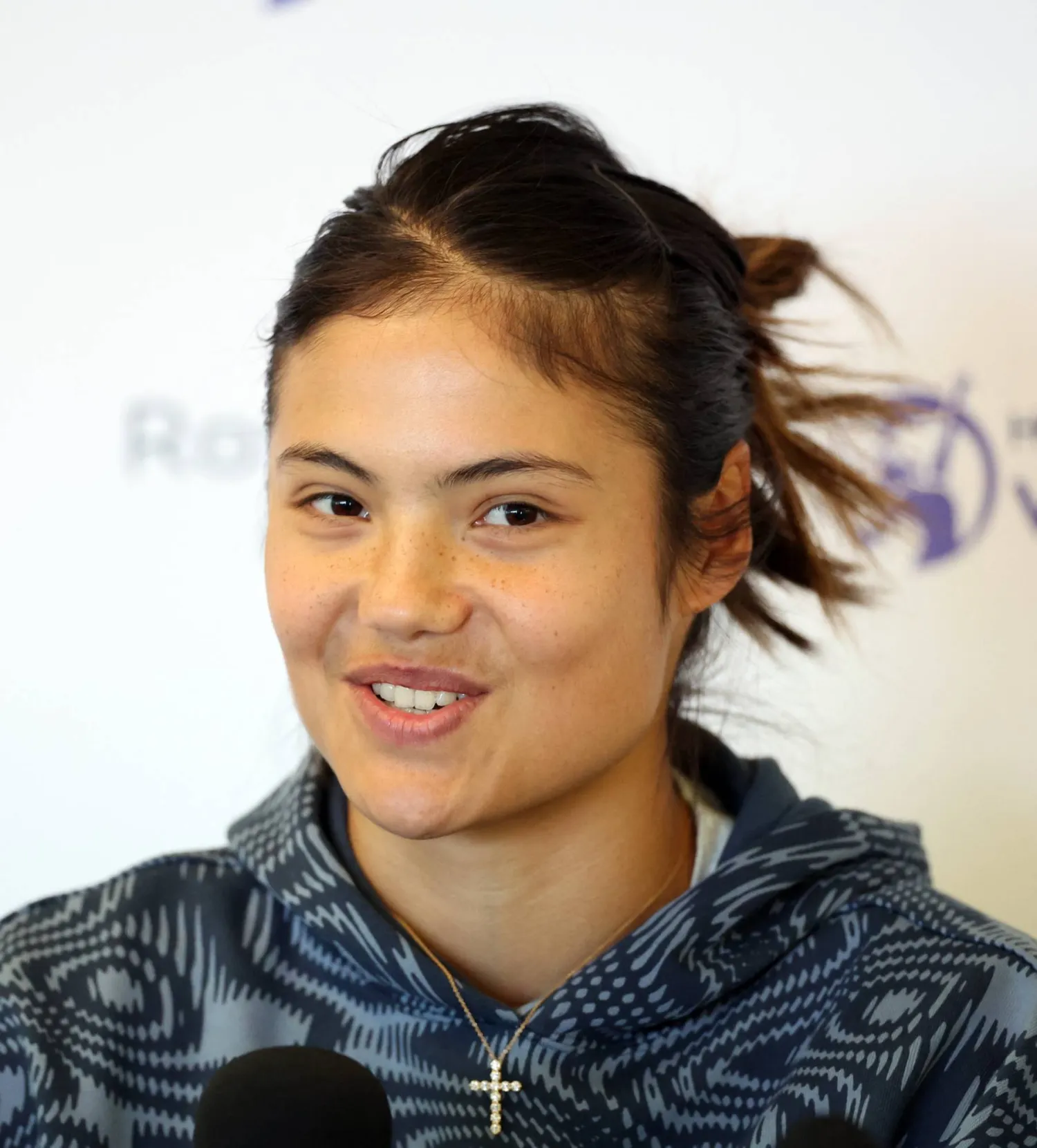 إيما رادوكانو خلال حديثها للصحافيين اليوم الثلاثاء (رويترز)