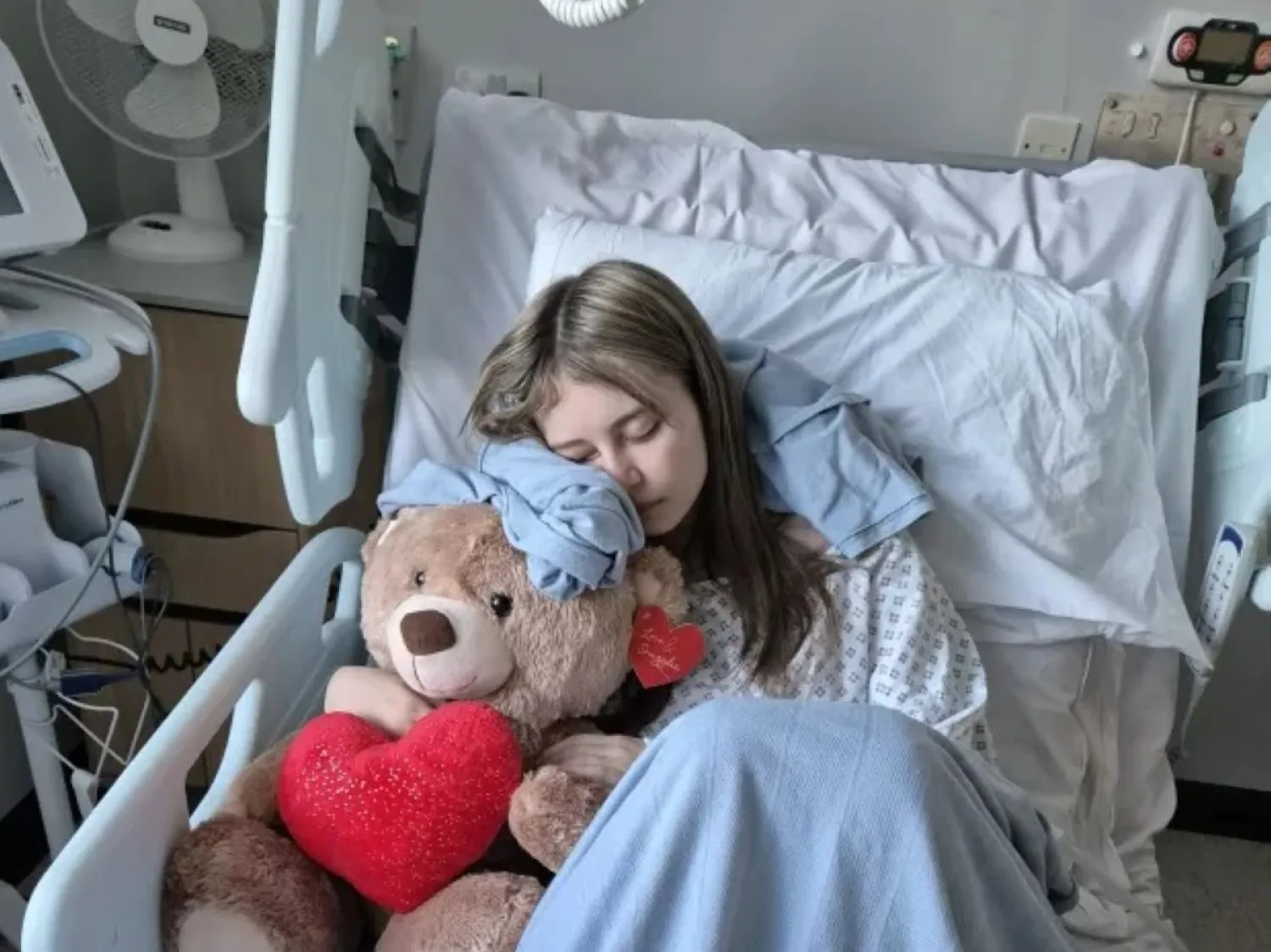 كايلا كادت تموت بعد انفجار رئتها بسبب تدخين السجائر الإلكترونية (وسائل إعلام)