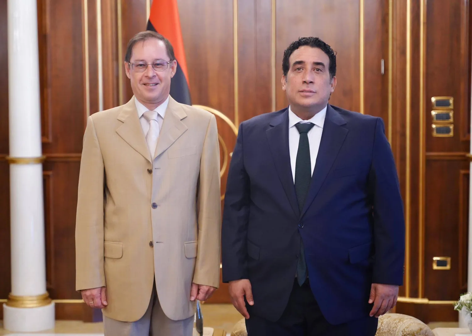 المنفي في أثناء لقاء مع سفير روسيا بطرابلس (المجلس الرئاسي)