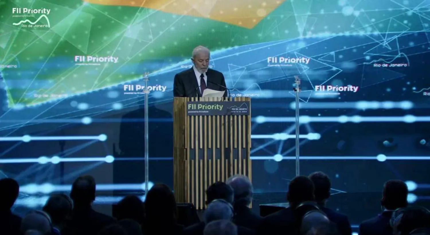الرئيس البرازيلي متحدثاً في افتتاح «قمة الأولوية»... (مبادرة مستقبل الاستثمار)