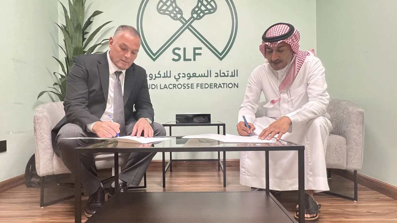 شغل بورسيلاتو منصب رئيس ومدير عام فريق نيو ويستمينيستر سالمونبيليس (الشرق الأوسط)