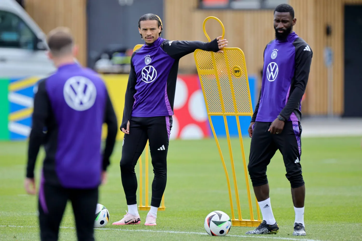 تنطلق نهائيات كأس أوروبا 2024 الجمعة في ألمانيا (د.ب.أ)