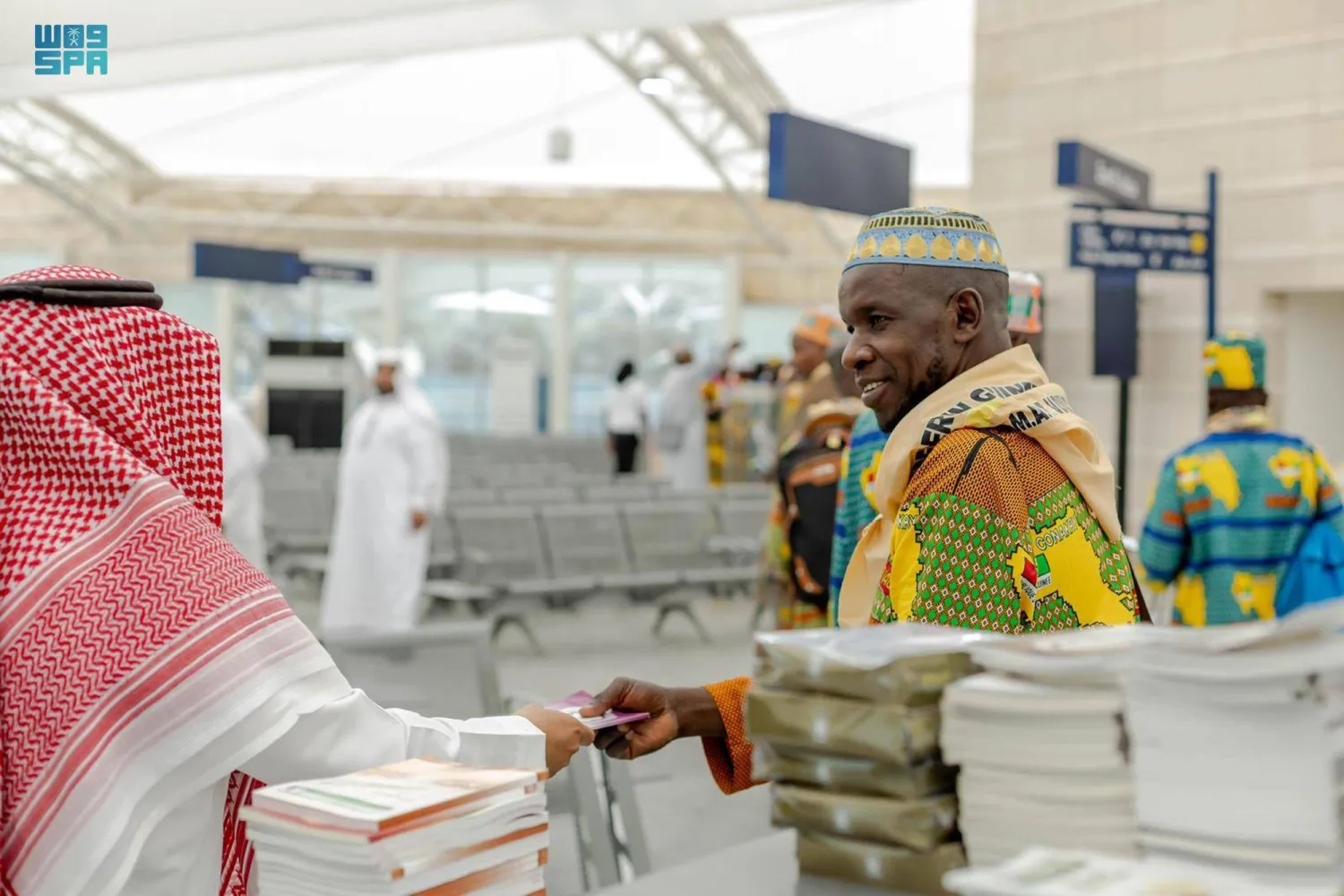 تم توزيع أكثر من 237 ألف مطبوع إرشادي على الحجاج في المنافذ الجوية والبرية لمنطقة المدينة المنورة (واس)