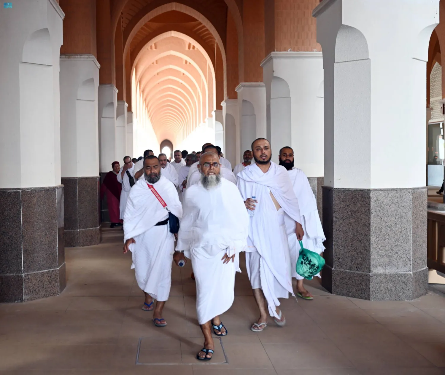 حجاج بيت الله الحرام يبدأون مشاعرهم المقدسة لإتمام فريضة الحاج (واس)