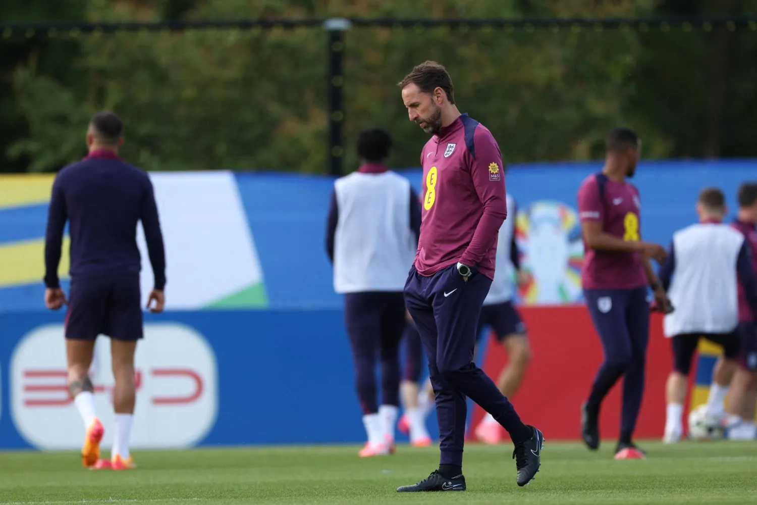 ساوثغيت يفكر في خطة لمعالجة الضعف الدفاعي الإنجليزي (أ.ف.ب)