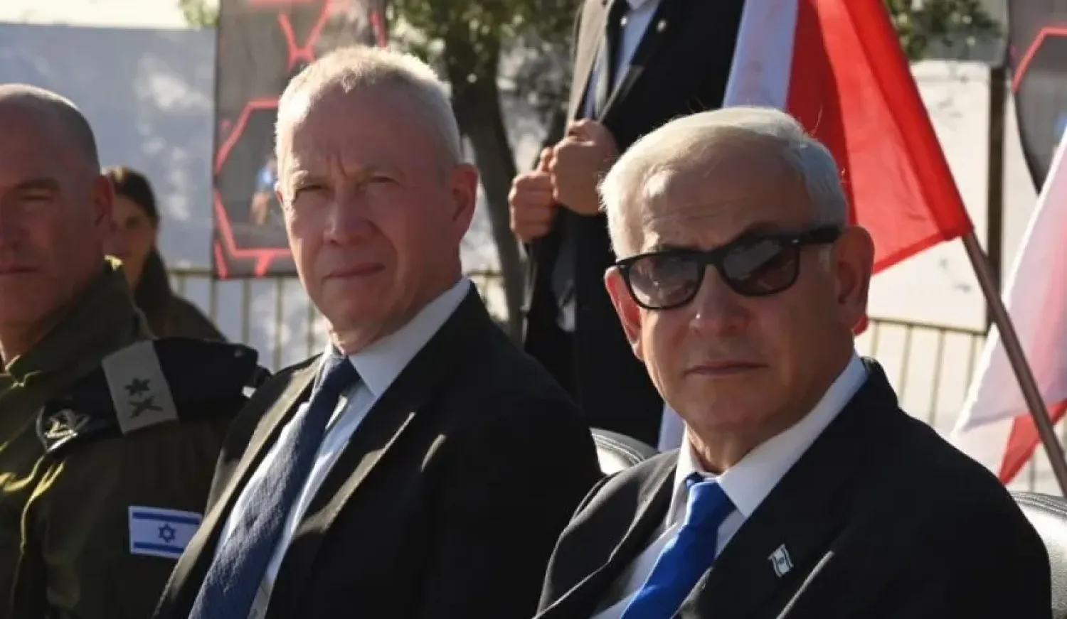 غالانت ونتنياهو في زيارة لقاعدة عسكرية (وزارة الدفاع الإسرائيلية)