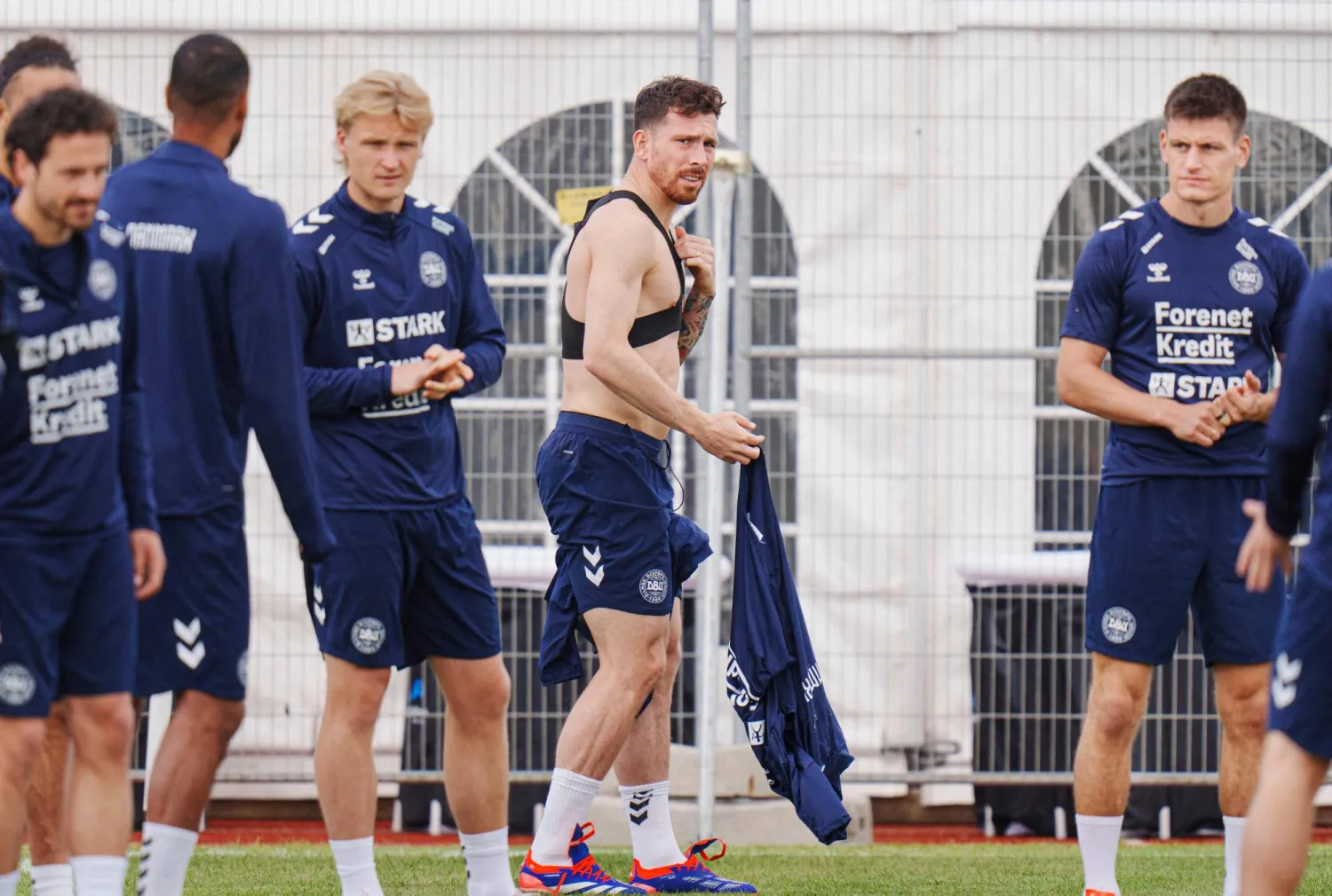 جانب من تدريبات الدنمارك (أ.ف.ب)