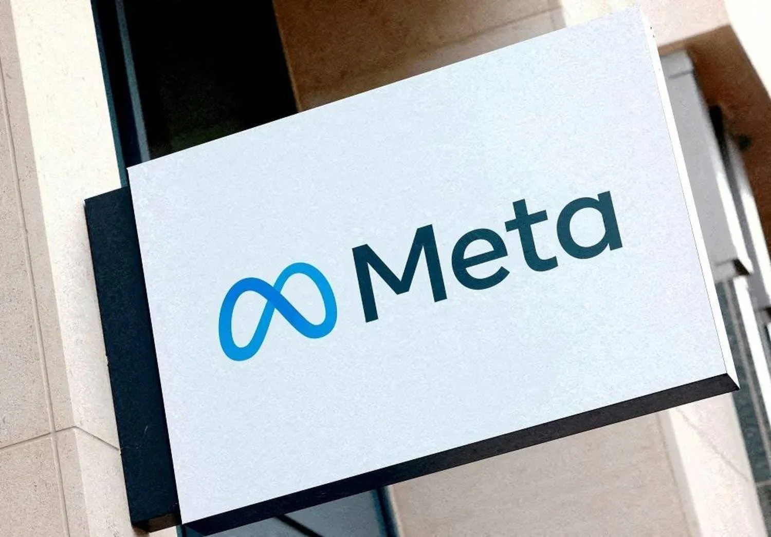 The logo of Meta Platforms' business group is seen in Brussels, Belgium December 6, 2022. (Reuters)