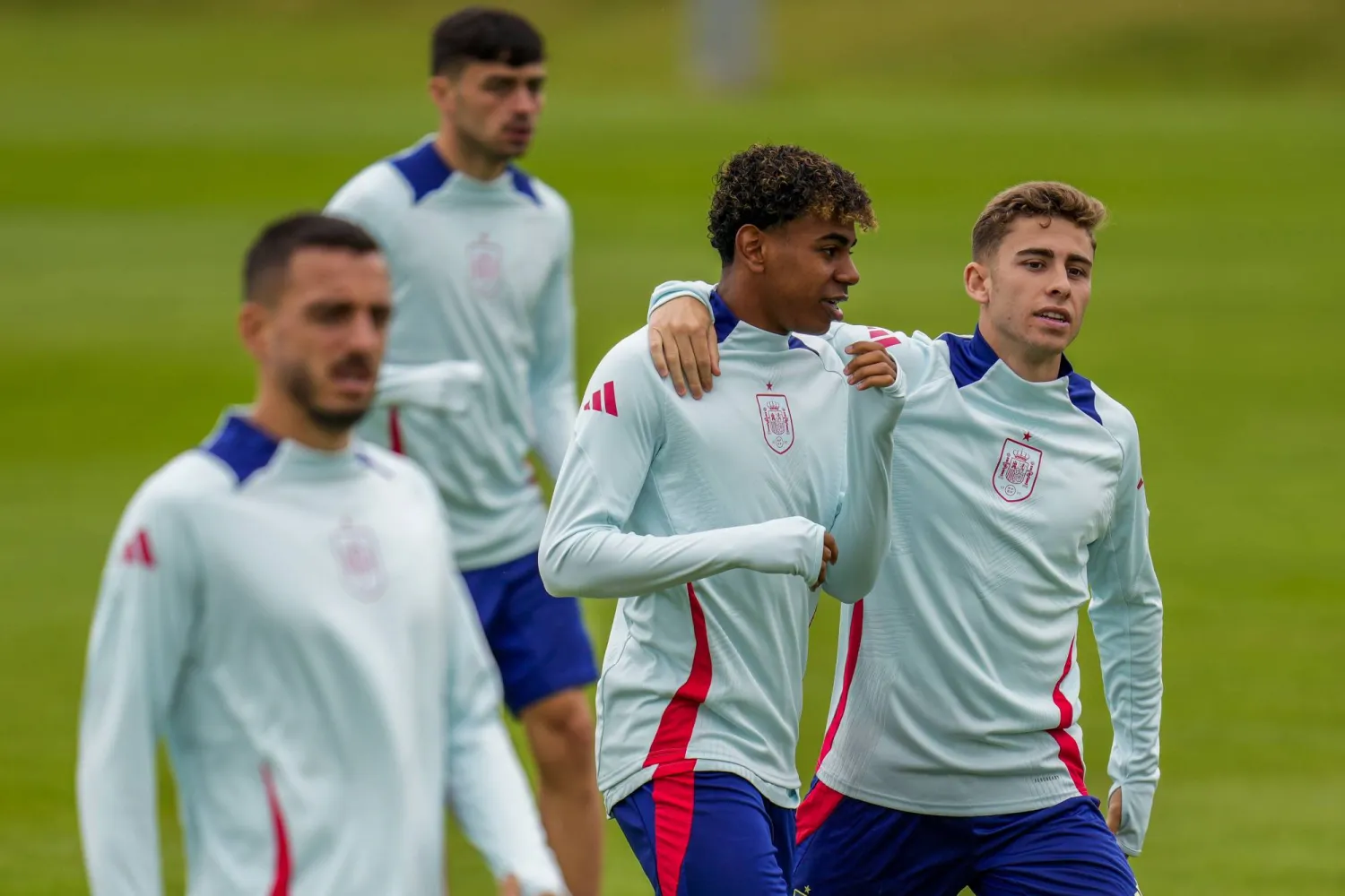 الأمين يمال خلال تدريبات إسبانيا (أ.ب)