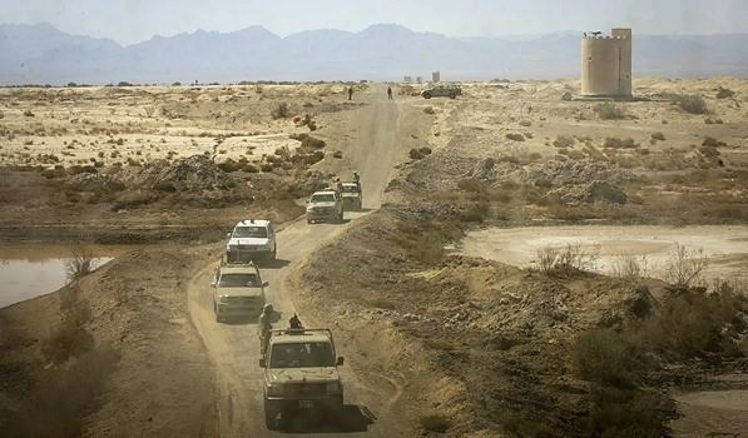 دورية لحرس الحدود الإيراني في الشريط الحدودي مع باكستان بمحافظة بلوشستان (فارس)