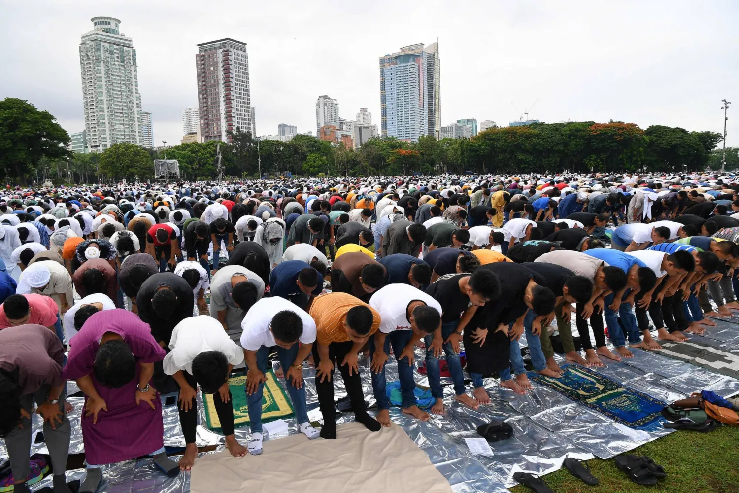 مسلمون في مانيلا (رويترز)