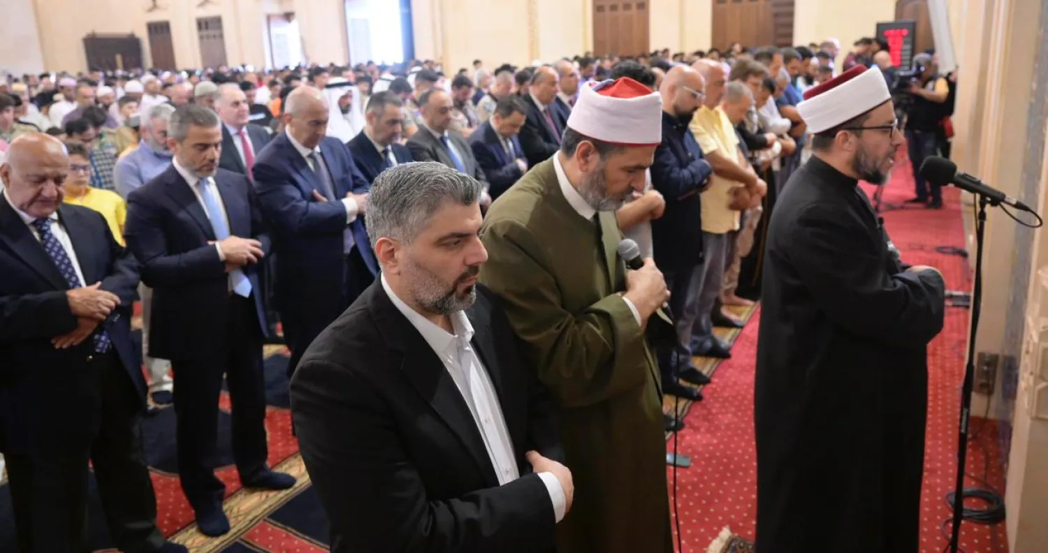أمين الفتوى في الجمهورية اللبنانية الشيخ أمين الكردي يؤمّ المصلين في وسط بيروت (الوكالة الوطنية)