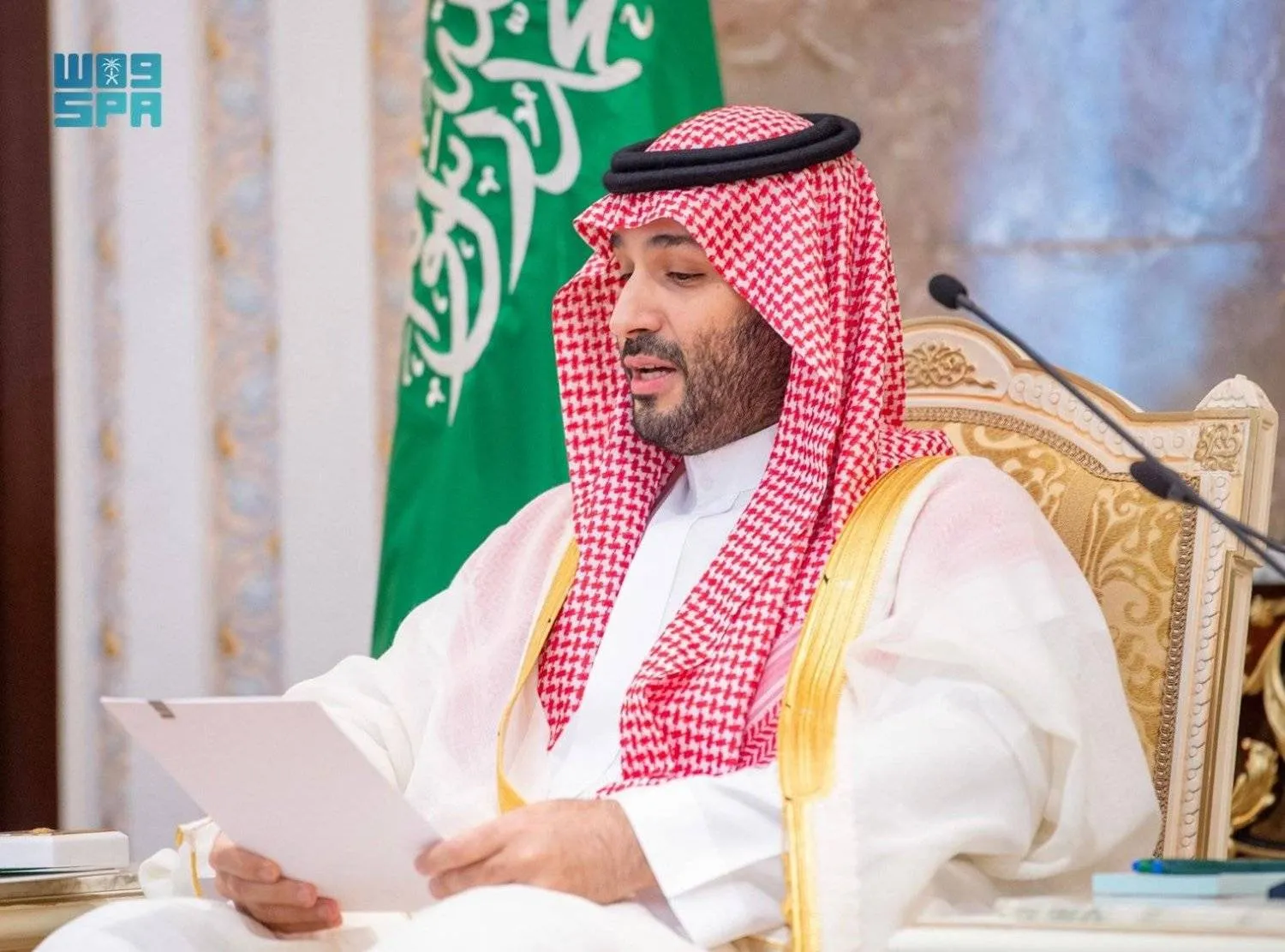 Prince Mohammed bin Salman, Crown Prince and Prime Minister of Saudi Arabia, addresses the gatherers at Mina palace. (SPA)