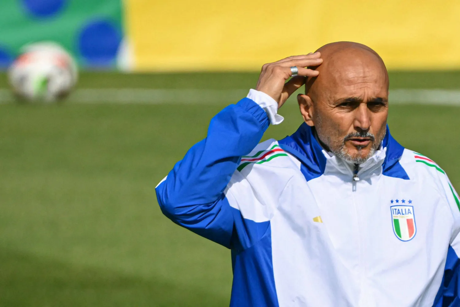 لوتشيانو سباليتي مدرب إيطاليا (أ.ف.ب)