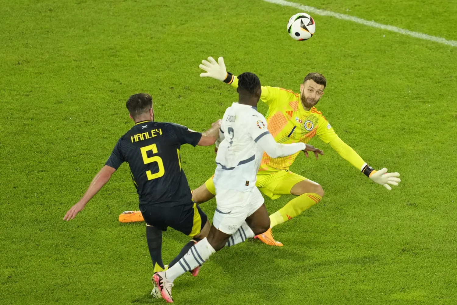 من المواجهة التي جمعت سويسرا واسكوتلندا في يورو 2024 (أ.ب)